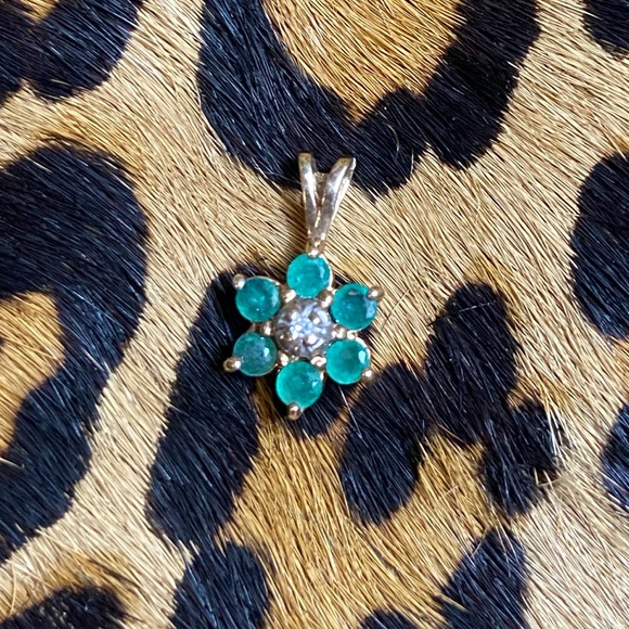 Jewelry - Dainty genuine gold emerald and diamond flower pendant